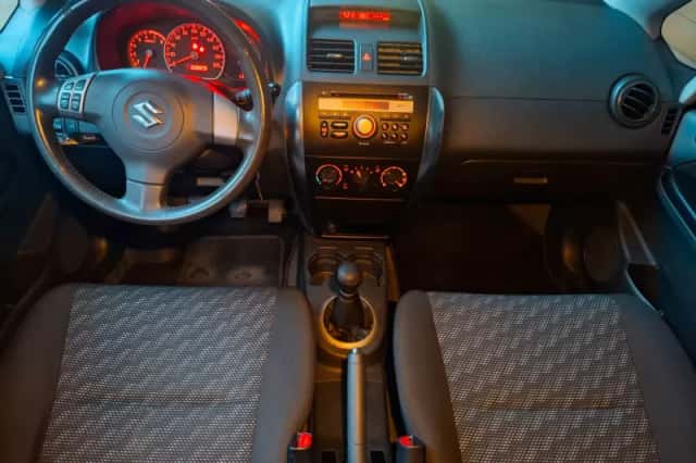 Suzuki SX4 (2008) thumbnail 4