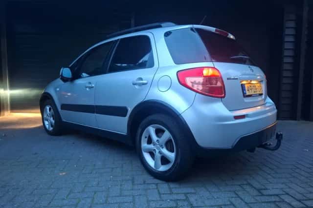 Suzuki SX4 (2008) thumbnail 5