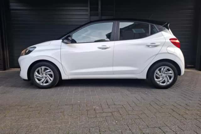 Hyundai i10 (2022) thumbnail 2