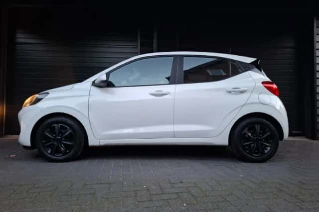 Hyundai i10 (2023) thumbnail 2
