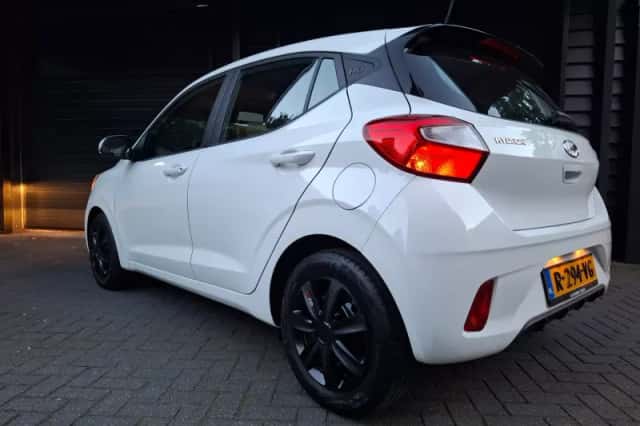 Hyundai i10 (2023) thumbnail 3