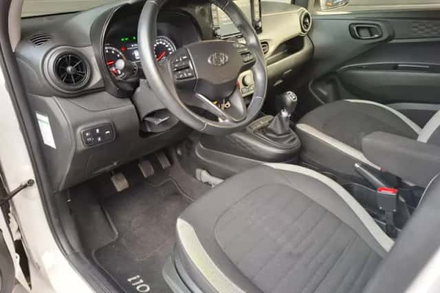 Hyundai i10 (2023) thumbnail 6