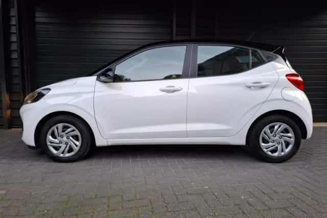 Hyundai i10 (2023) thumbnail 2