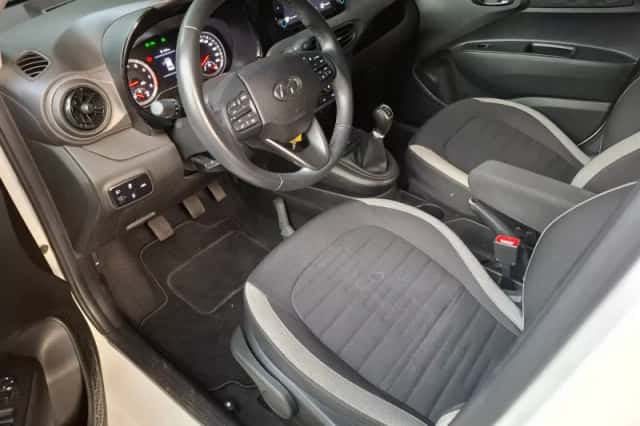 Hyundai i10 (2023) thumbnail 3