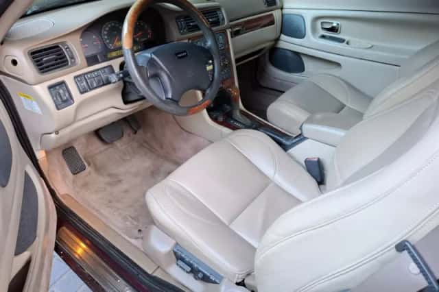 Volvo C70 (1999) thumbnail 3