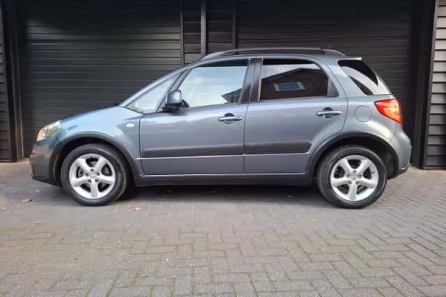 Suzuki SX4 (2008) thumbnail 2