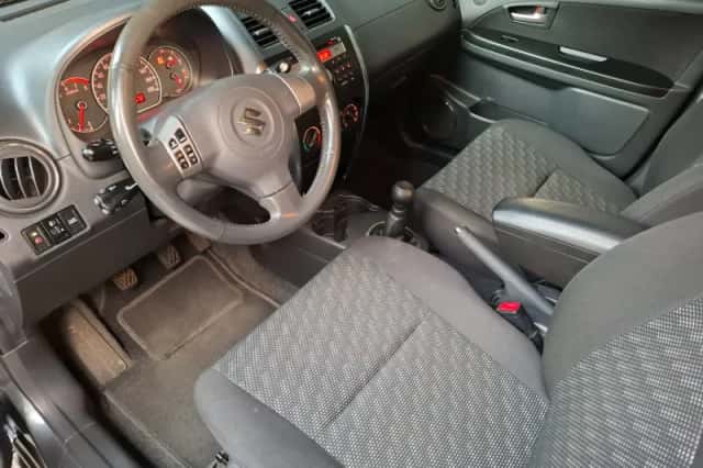 Suzuki SX4 (2008) thumbnail 3