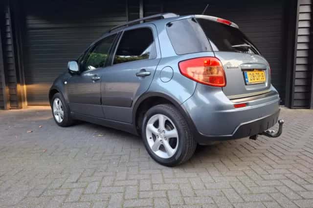 Suzuki SX4 (2008) thumbnail 6