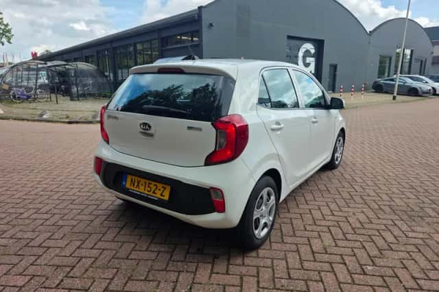 Kia Picanto (2017) thumbnail 3