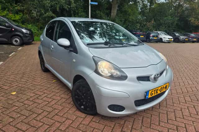 Toyota Aygo (2011) thumbnail 1