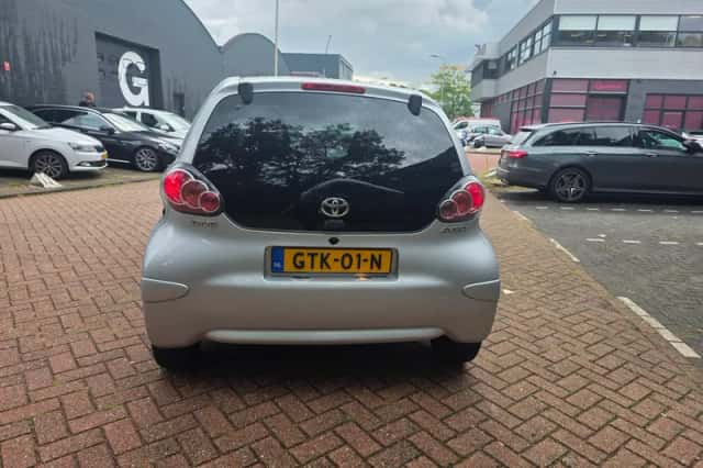 Toyota Aygo (2011) thumbnail 4