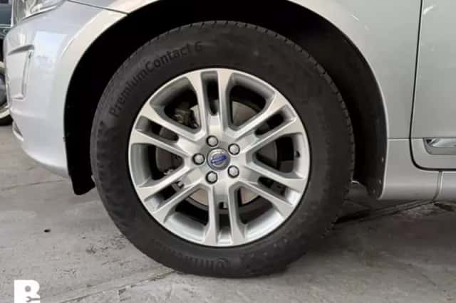 Volvo XC60 (2016) thumbnail 2
