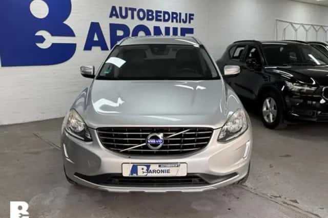 Volvo XC60 (2016) thumbnail 5
