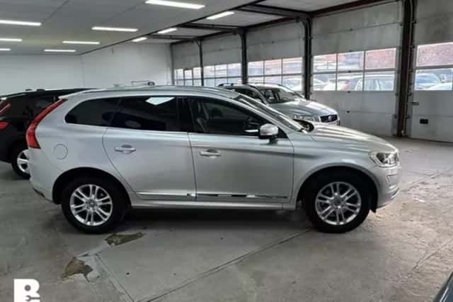 Volvo XC60 (2016) thumbnail 6