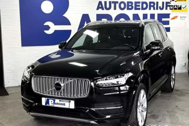 Volvo XC90 (2015) thumbnail 1