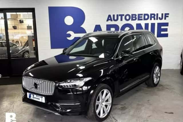 Volvo XC90 (2015) thumbnail 2
