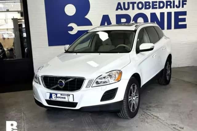Volvo XC60 (2013) thumbnail 2