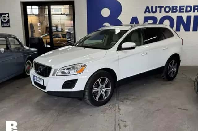 Volvo XC60 (2013) thumbnail 3