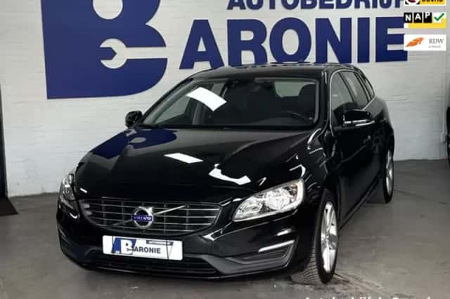 Volvo V60 (2015) thumbnail 1