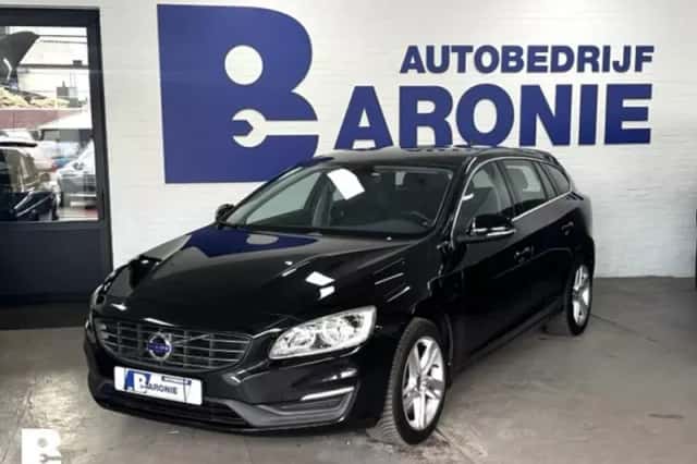 Volvo V60 (2015) thumbnail 2
