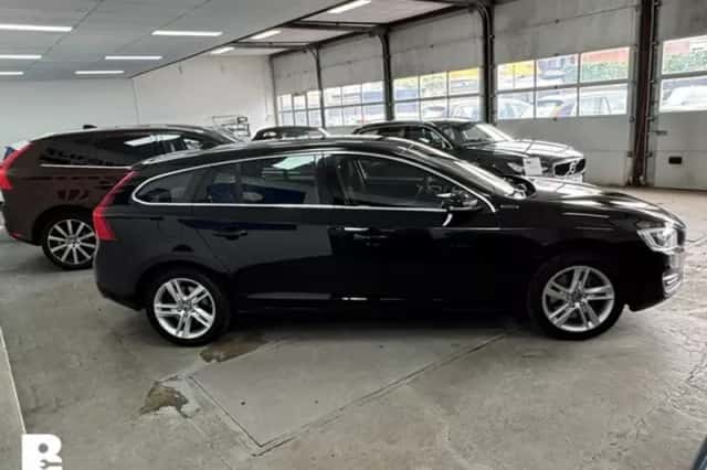 Volvo V60 (2015) thumbnail 5