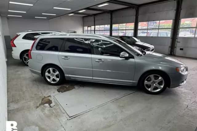 Volvo V70 (2010) thumbnail 4