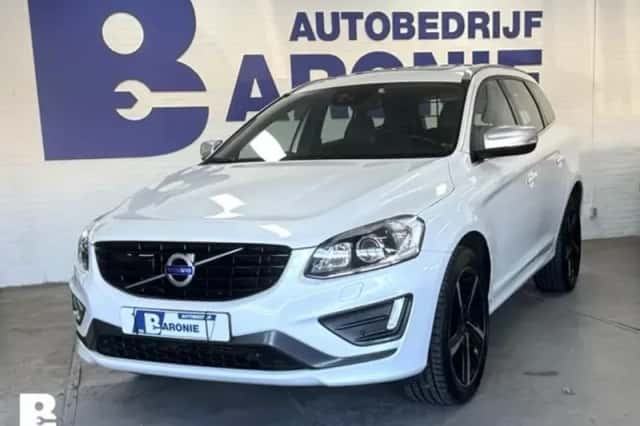 Volvo XC60 (2016) thumbnail 1