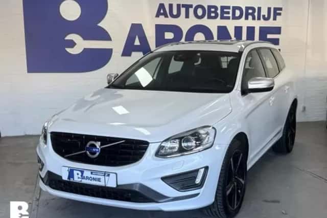Volvo XC60 (2016) thumbnail 2