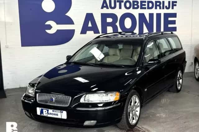 Volvo V70 (2004) thumbnail 2