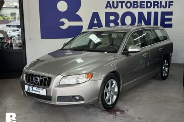 Volvo V70 (2010) thumbnail 3