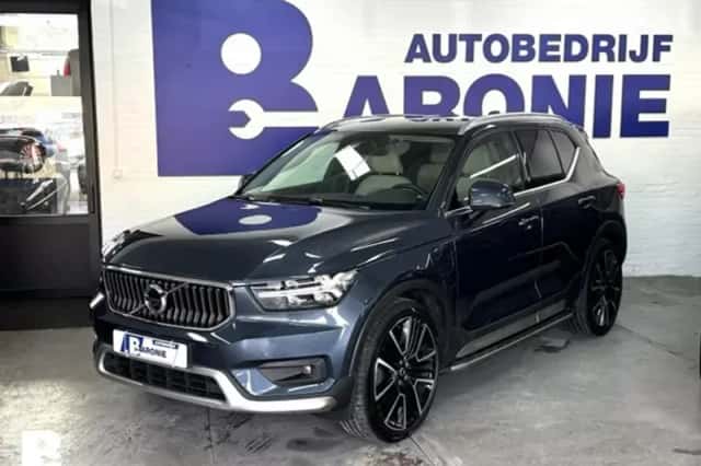 Volvo XC40 (2022) thumbnail 3