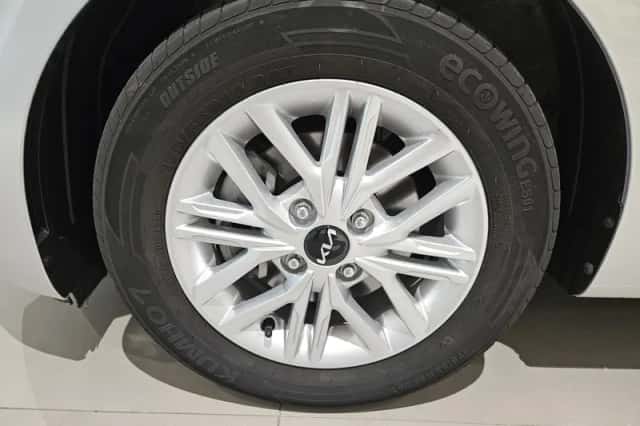 Kia Picanto (2024) thumbnail 6