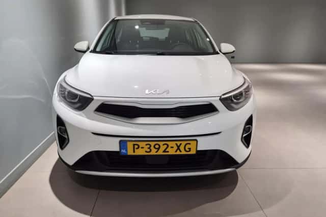 Kia Stonic (2022) thumbnail 3