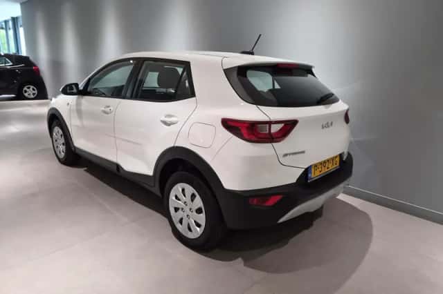 Kia Stonic (2022) thumbnail 4