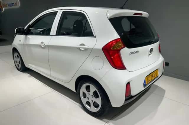 Kia Picanto (2016) thumbnail 3