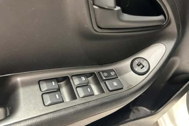 Kia Picanto (2016) thumbnail 5