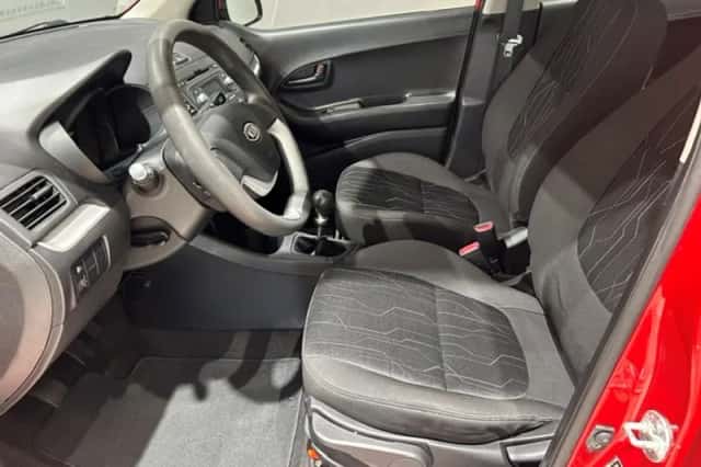 Kia Picanto (2012) thumbnail 5