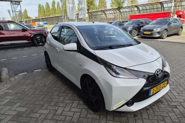 Toyota Aygo (2015) thumbnail 4
