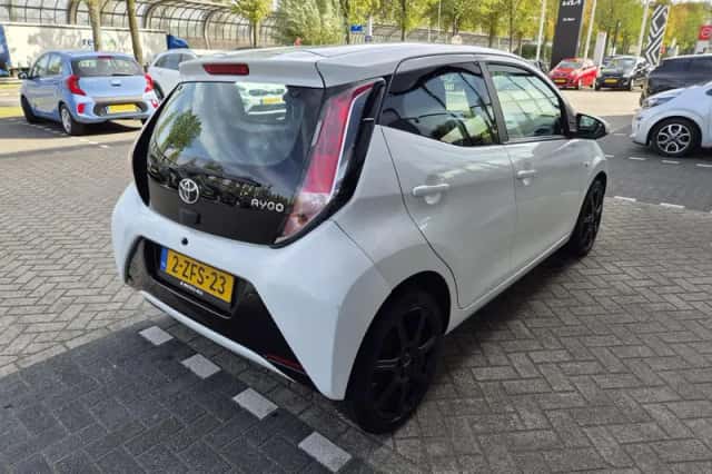 Toyota Aygo (2015) thumbnail 6