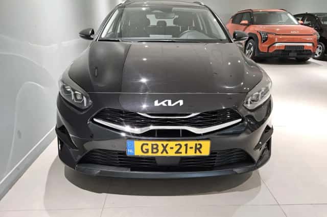 Kia Ceed Sportswagon (2024) thumbnail 4