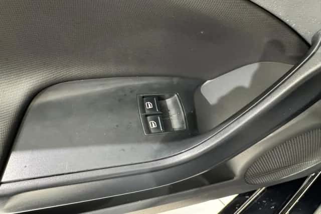 SEAT Ibiza (2011) thumbnail 6