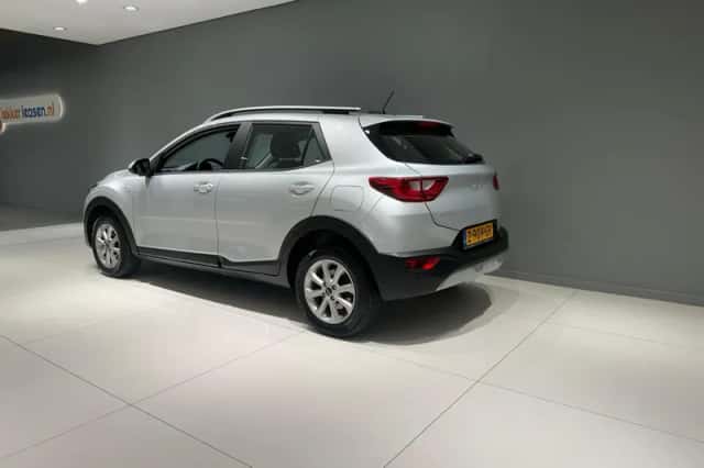 Kia Stonic (2024) thumbnail 3