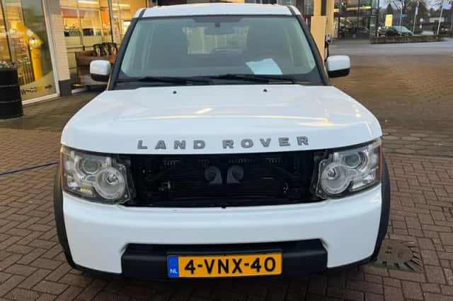 Land Rover Discovery (2011) thumbnail 3