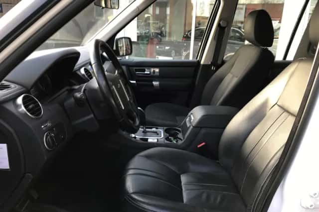 Land Rover Discovery (2011) thumbnail 4