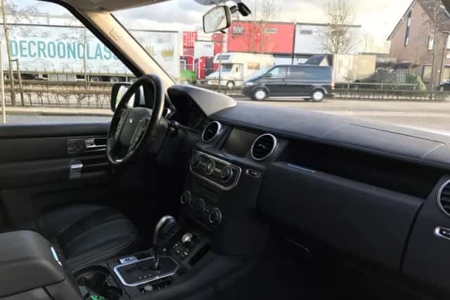 Land Rover Discovery (2011) thumbnail 5