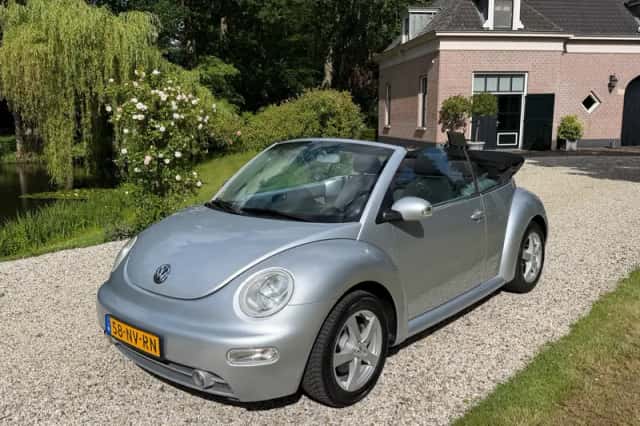 Volkswagen New Beetle (2004) thumbnail 1