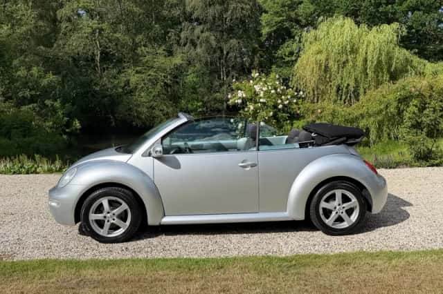 Volkswagen New Beetle (2004) thumbnail 5