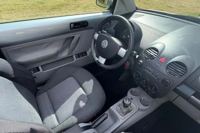 Volkswagen New Beetle (2004) thumbnail 6