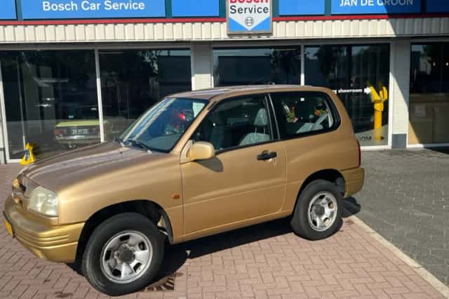 Suzuki Grand Vitara (2000) thumbnail 1