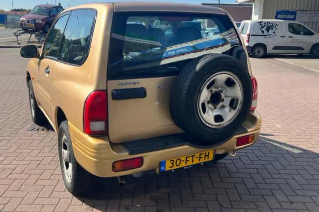 Suzuki Grand Vitara (2000) thumbnail 3